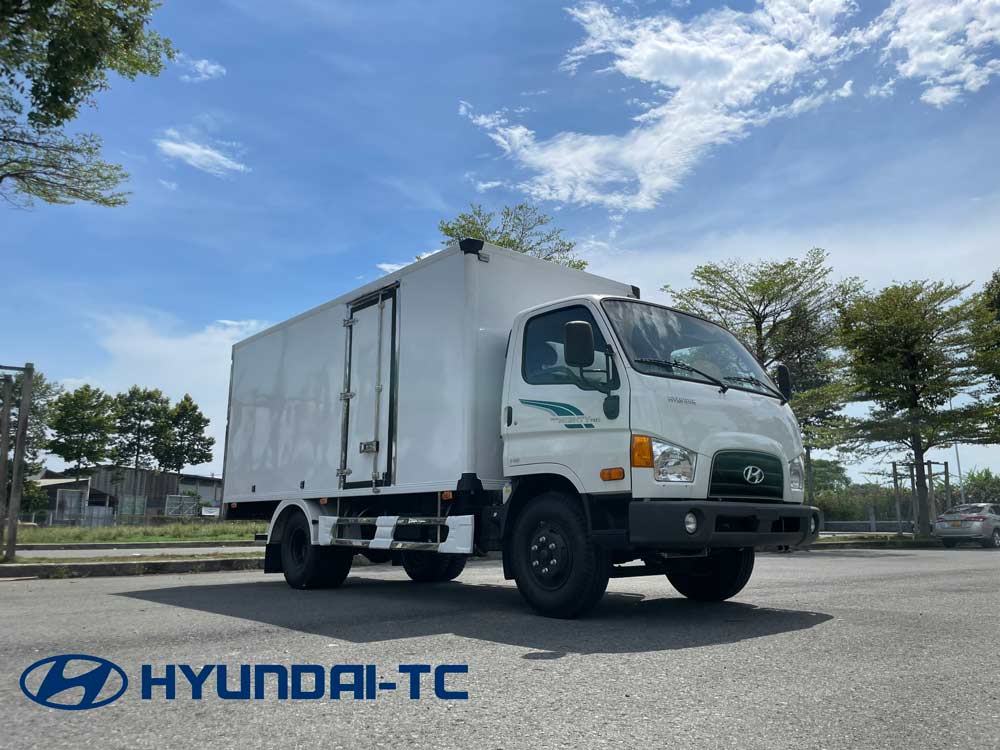 Xe tải 7 tấn Hyundai Mighty 110sp thùng kín Composite